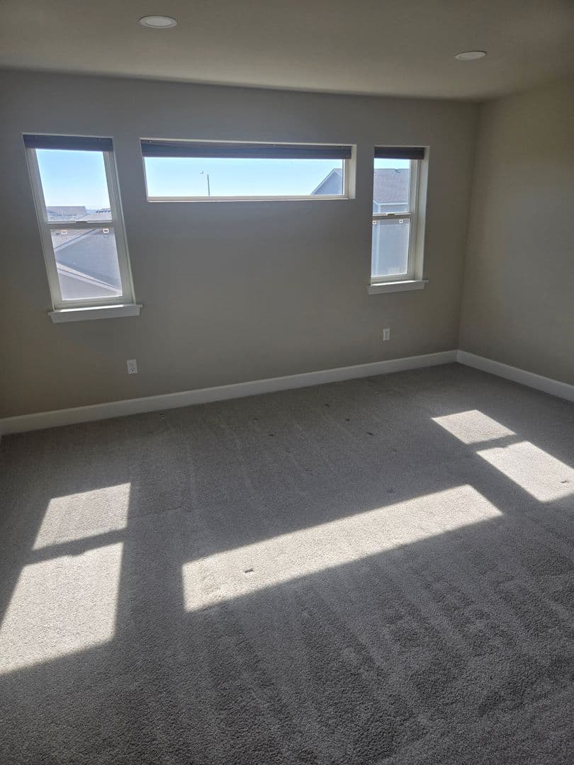 Hermiston House: 564 E Legacy Ave
