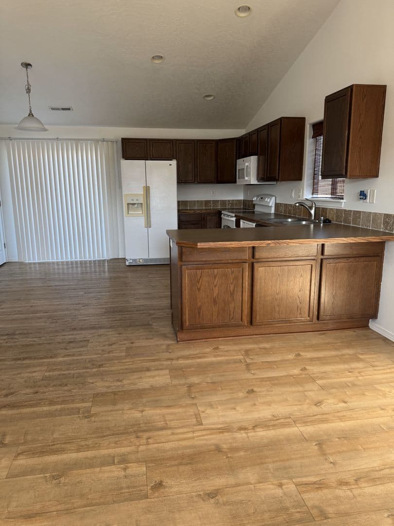 Umatilla House: 371 Bridgeport Ave