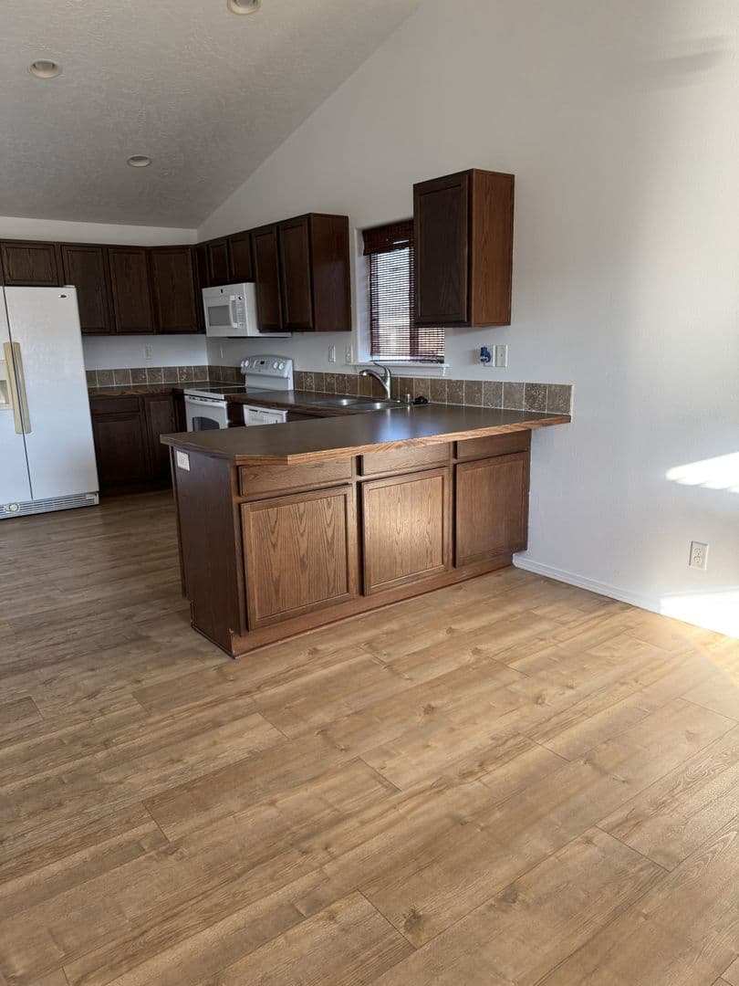 Umatilla House: 371 Bridgeport Ave