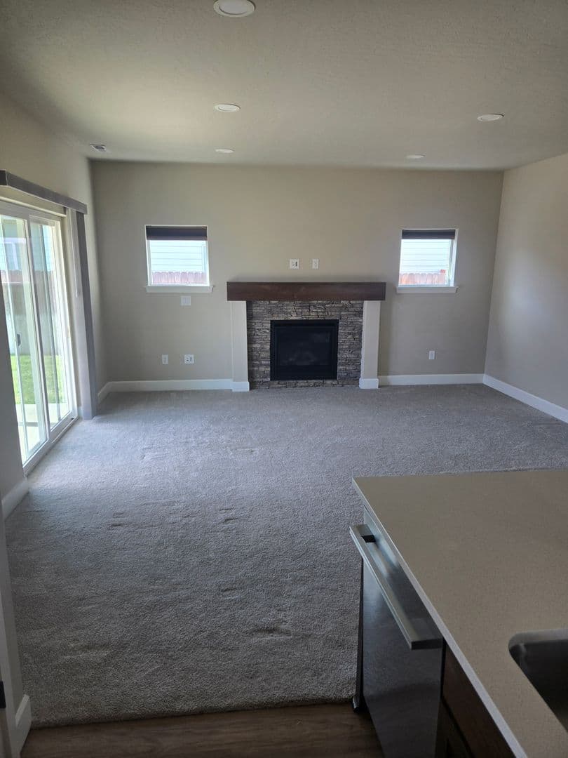 Hermiston House: 564 E Legacy Ave
