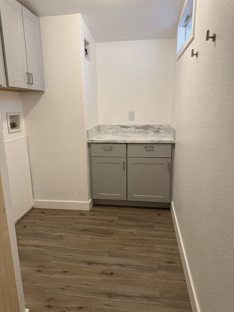 Echo House: 805 E Gerone St