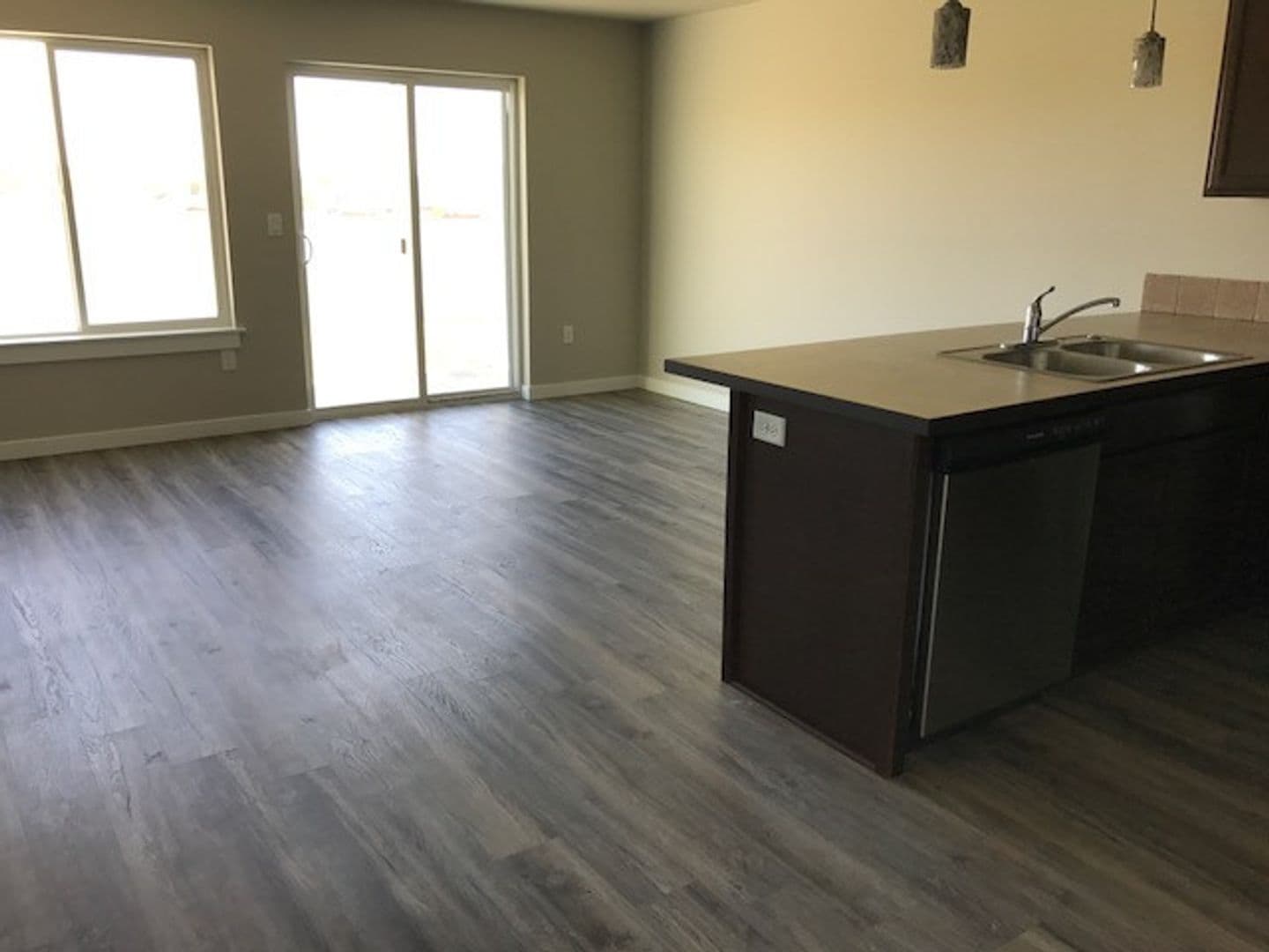 Hermiston House: 803 E Autumn Ave