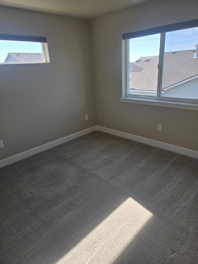 Hermiston House: 564 E Legacy Ave