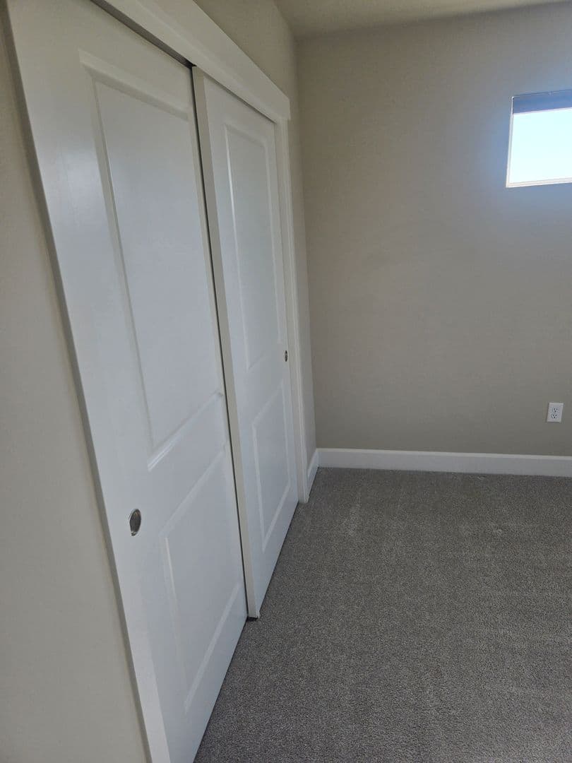 Hermiston House: 564 E Legacy Ave