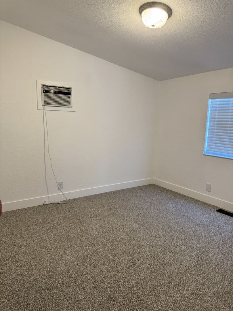 Echo House: 805 E Gerone St