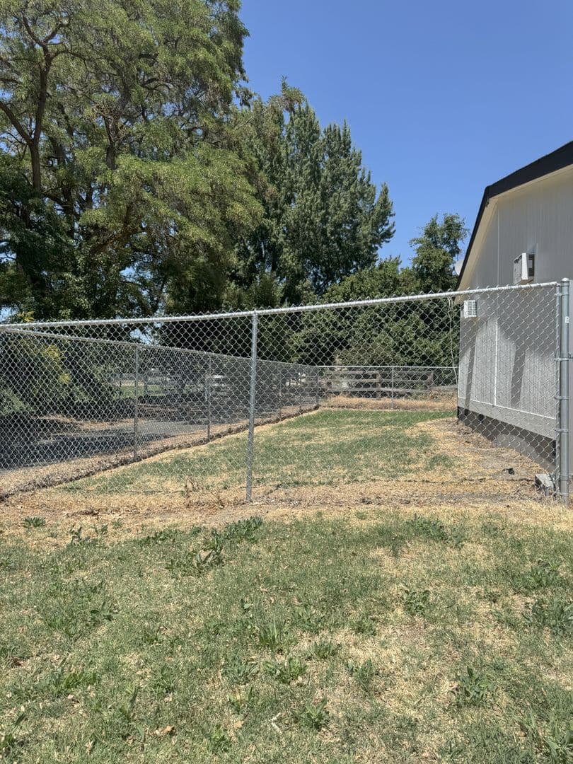Echo House: 805 E Gerone St