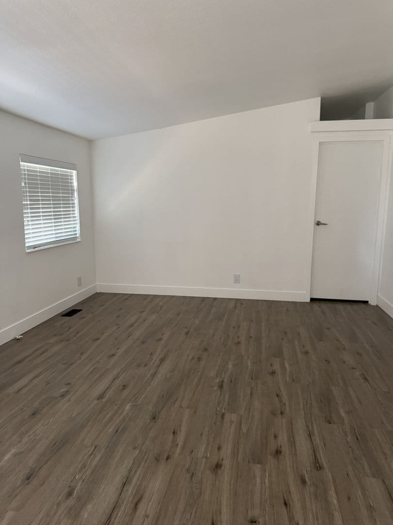 Echo House: 805 E Gerone St