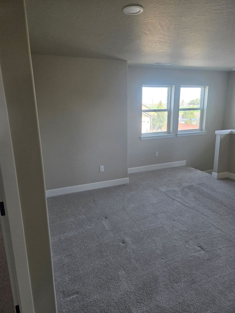 Hermiston House: 564 E Legacy Ave