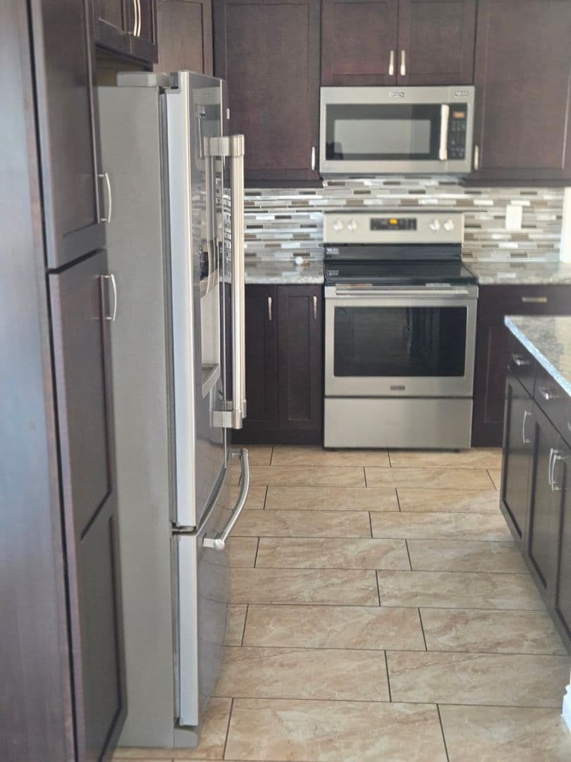 Hermiston House: 810 W Johns Ave