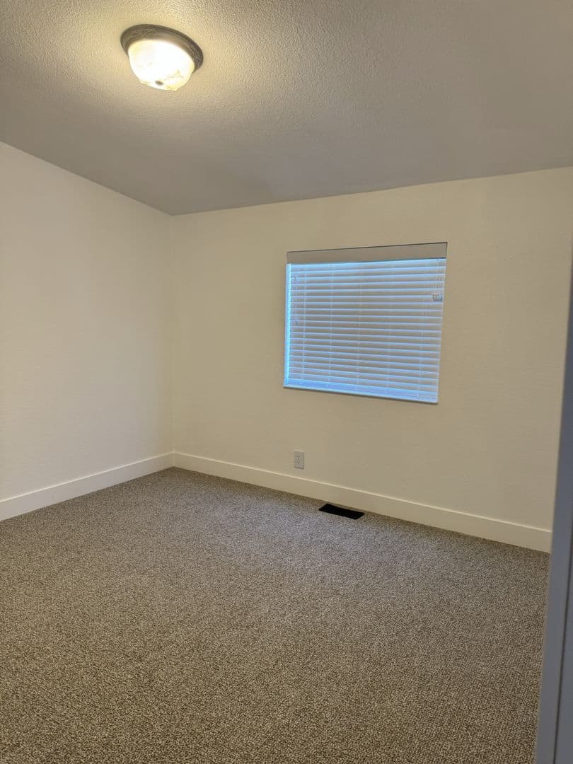 Echo House: 805 E Gerone St