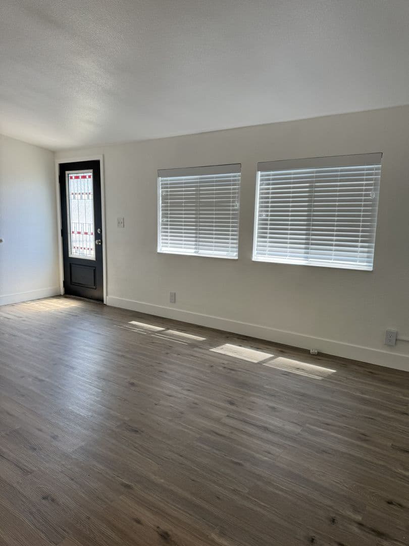Echo House: 805 E Gerone St