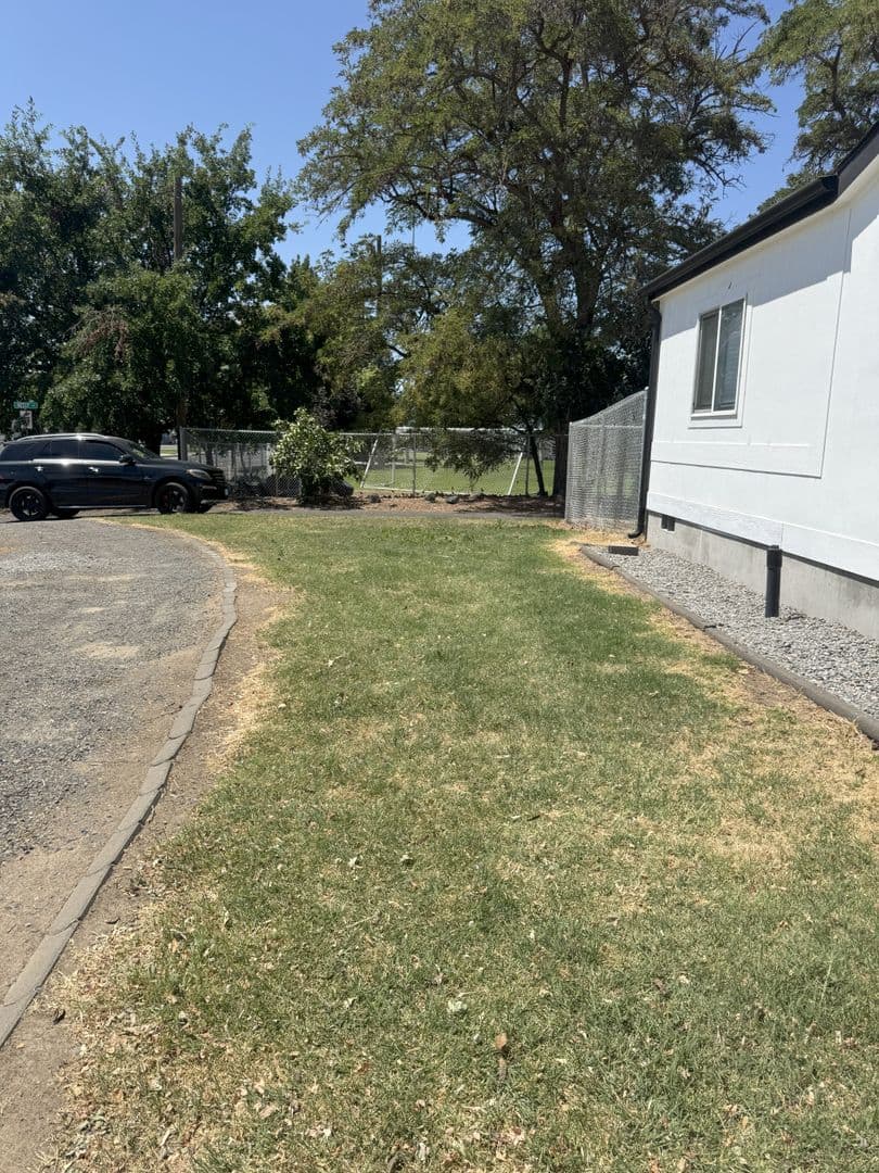 Echo House: 805 E Gerone St