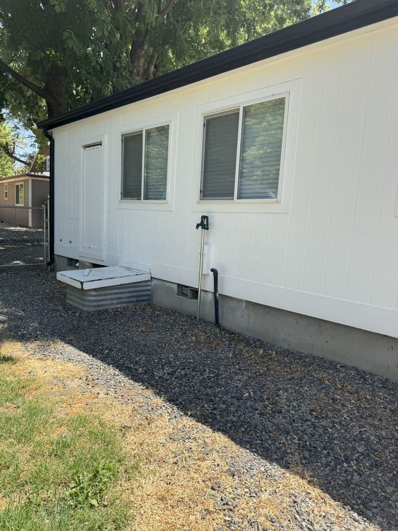 Echo House: 805 E Gerone St