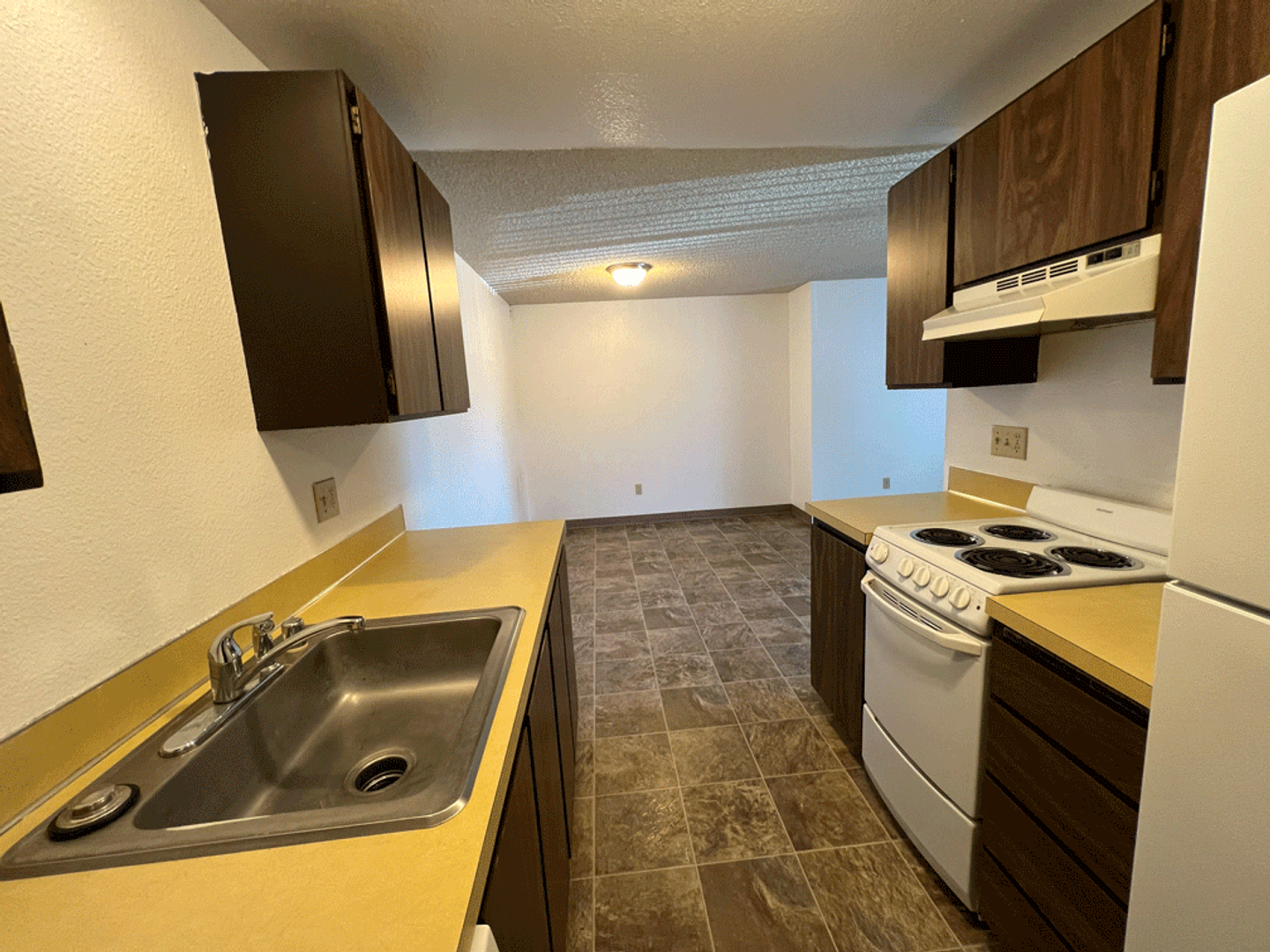 Umatilla Apartment: 605 Umatilla Ave