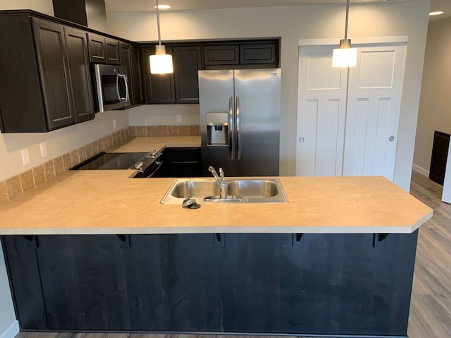 Hermiston House: 803 E Autumn Ave