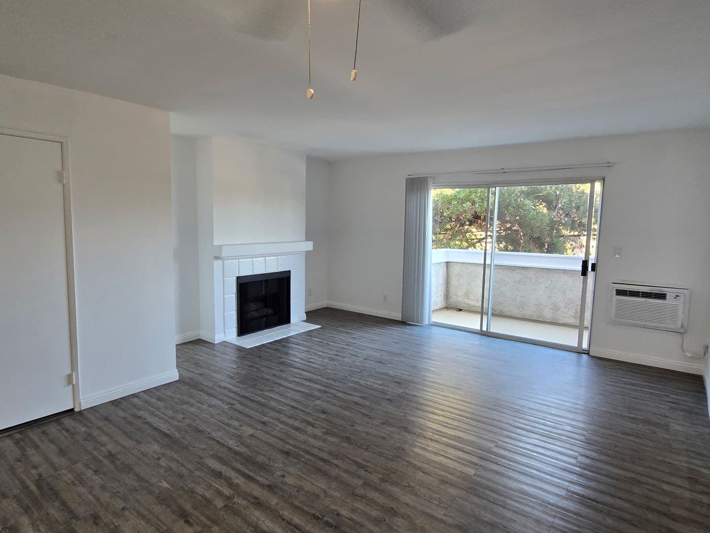 Los Angeles Apartment: 4424 South Centinela