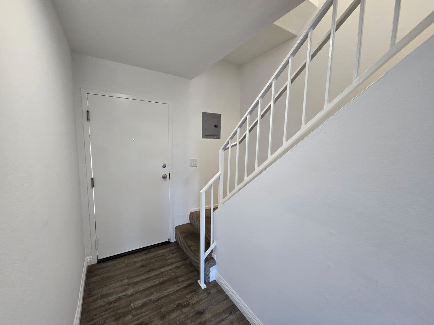 Los Angeles Apartment: 4424 South Centinela