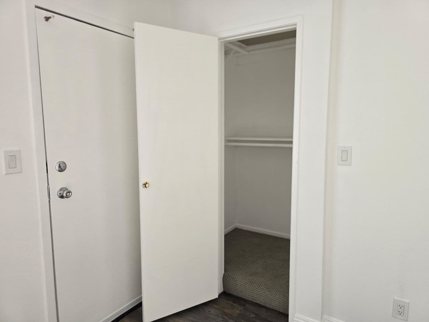 Los Angeles Apartment: 4424 South Centinela