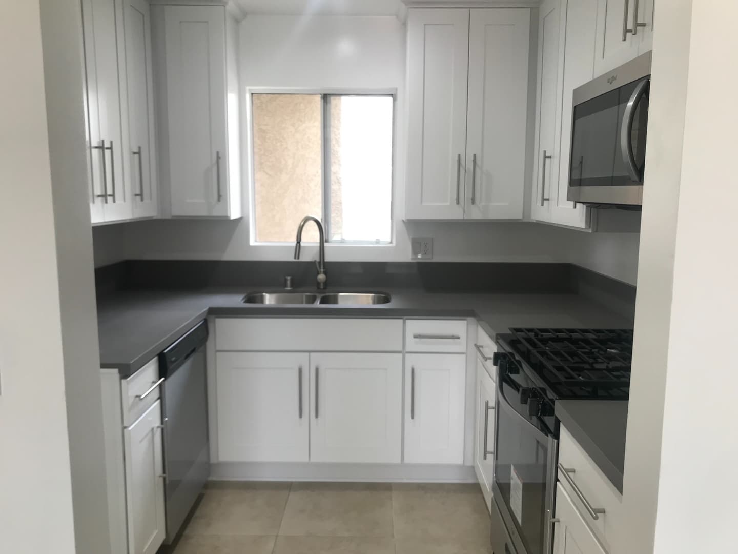 Los Angeles Apartment: 4424 South Centinela