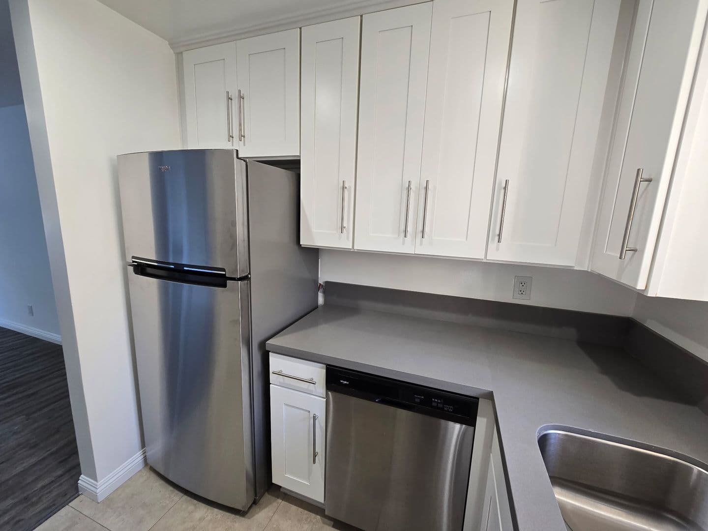 Los Angeles Apartment: 4424 South Centinela
