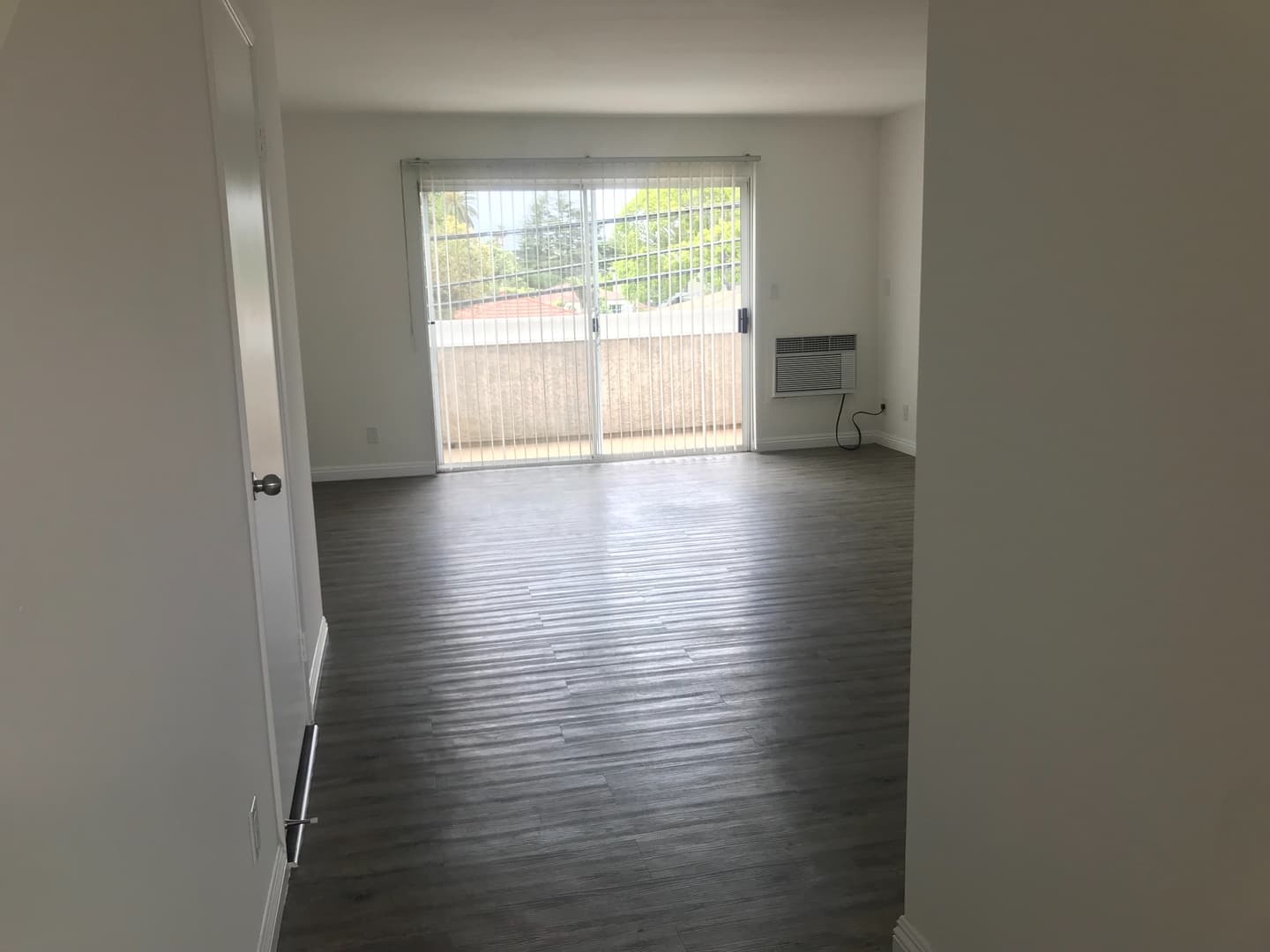 Los Angeles Apartment: 4424 South Centinela