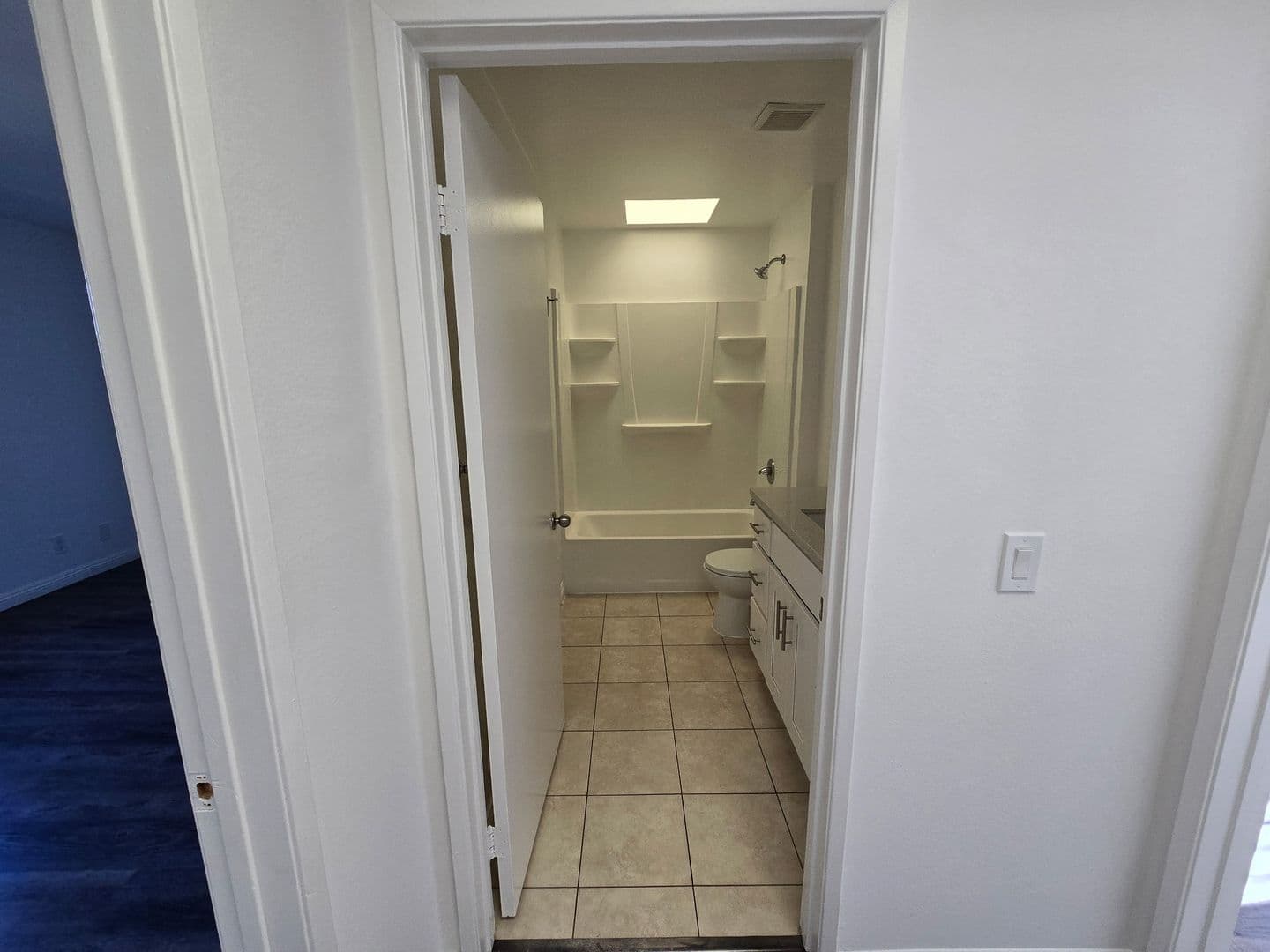 Los Angeles Apartment: 4424 South Centinela
