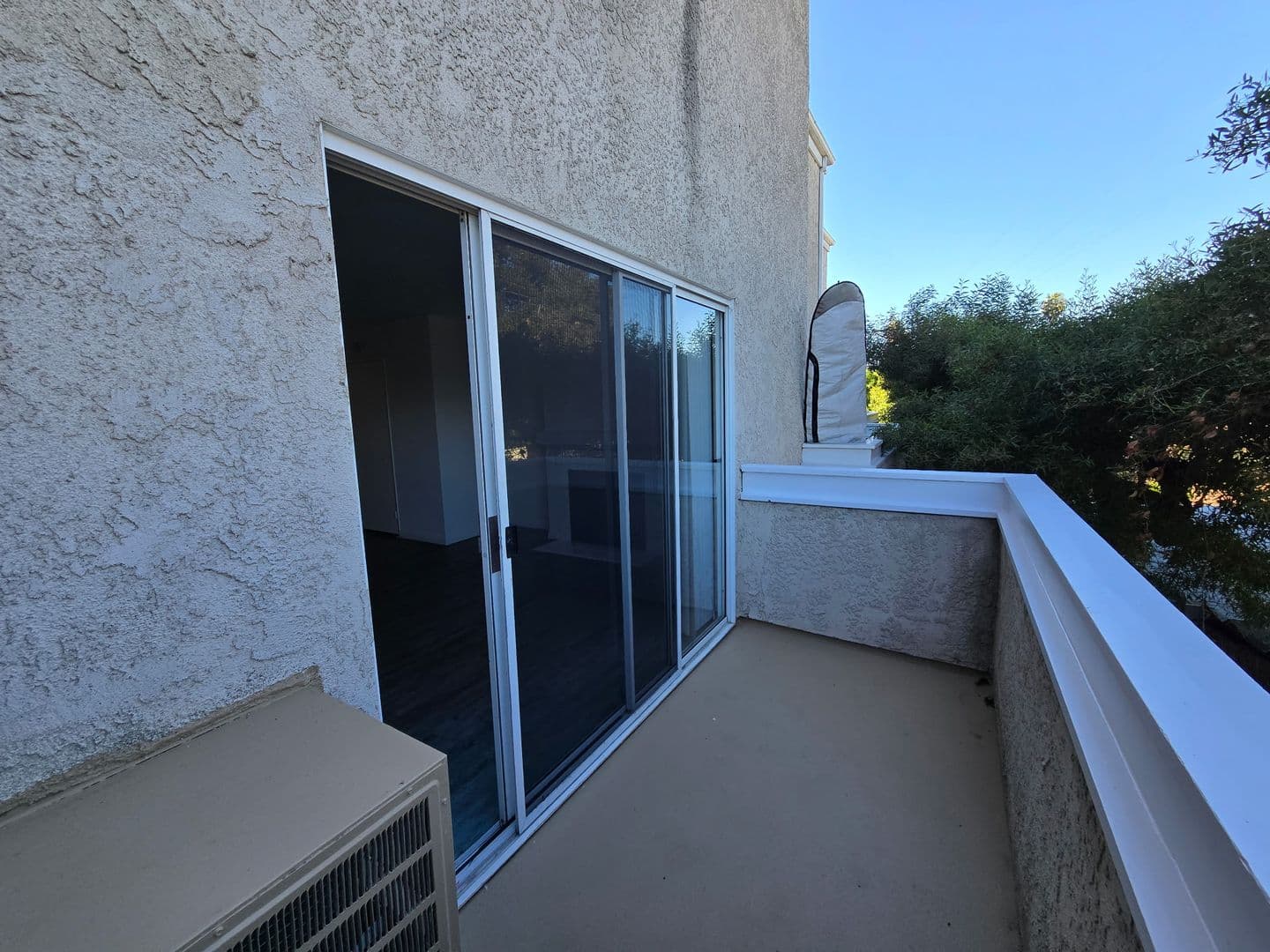 Los Angeles Apartment: 4424 South Centinela