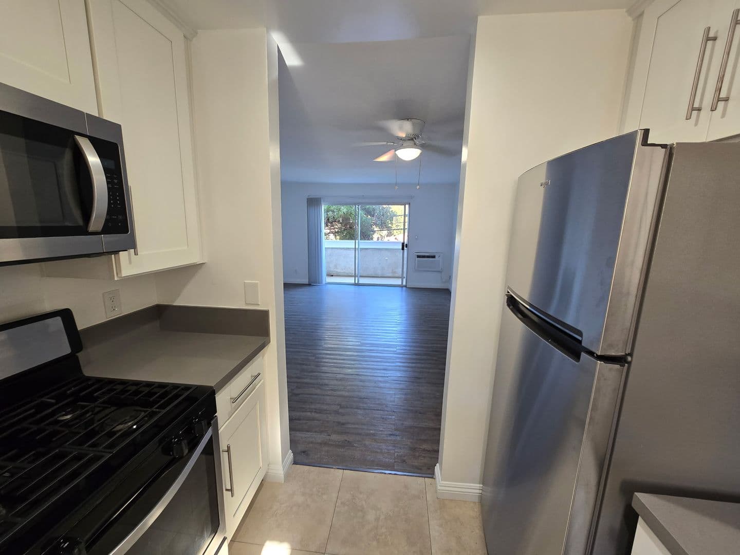 Los Angeles Apartment: 4424 South Centinela