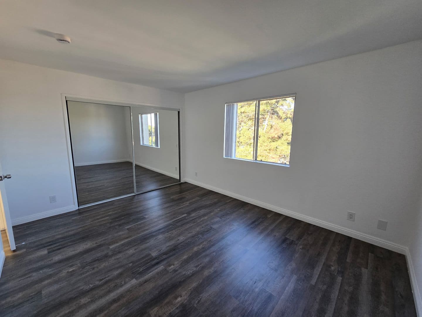 Los Angeles Apartment: 4424 South Centinela