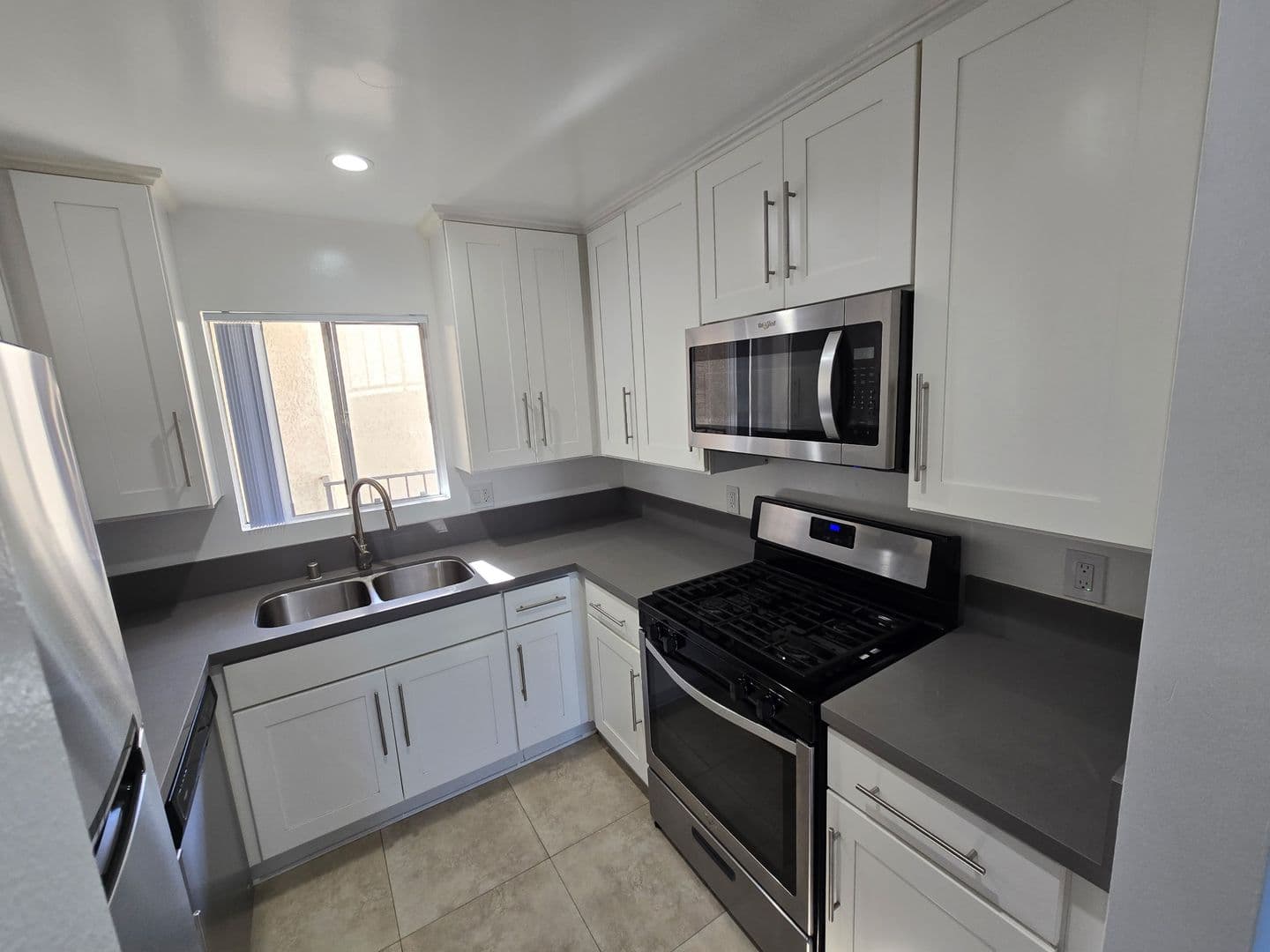 Los Angeles Apartment: 4424 South Centinela