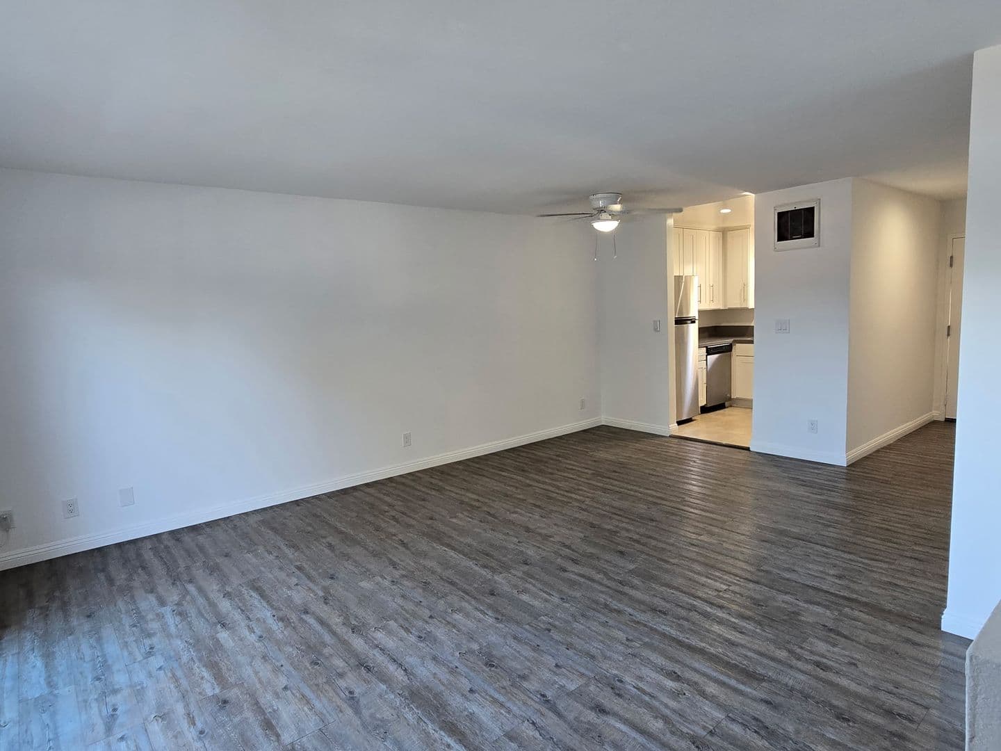 Los Angeles Apartment: 4424 South Centinela