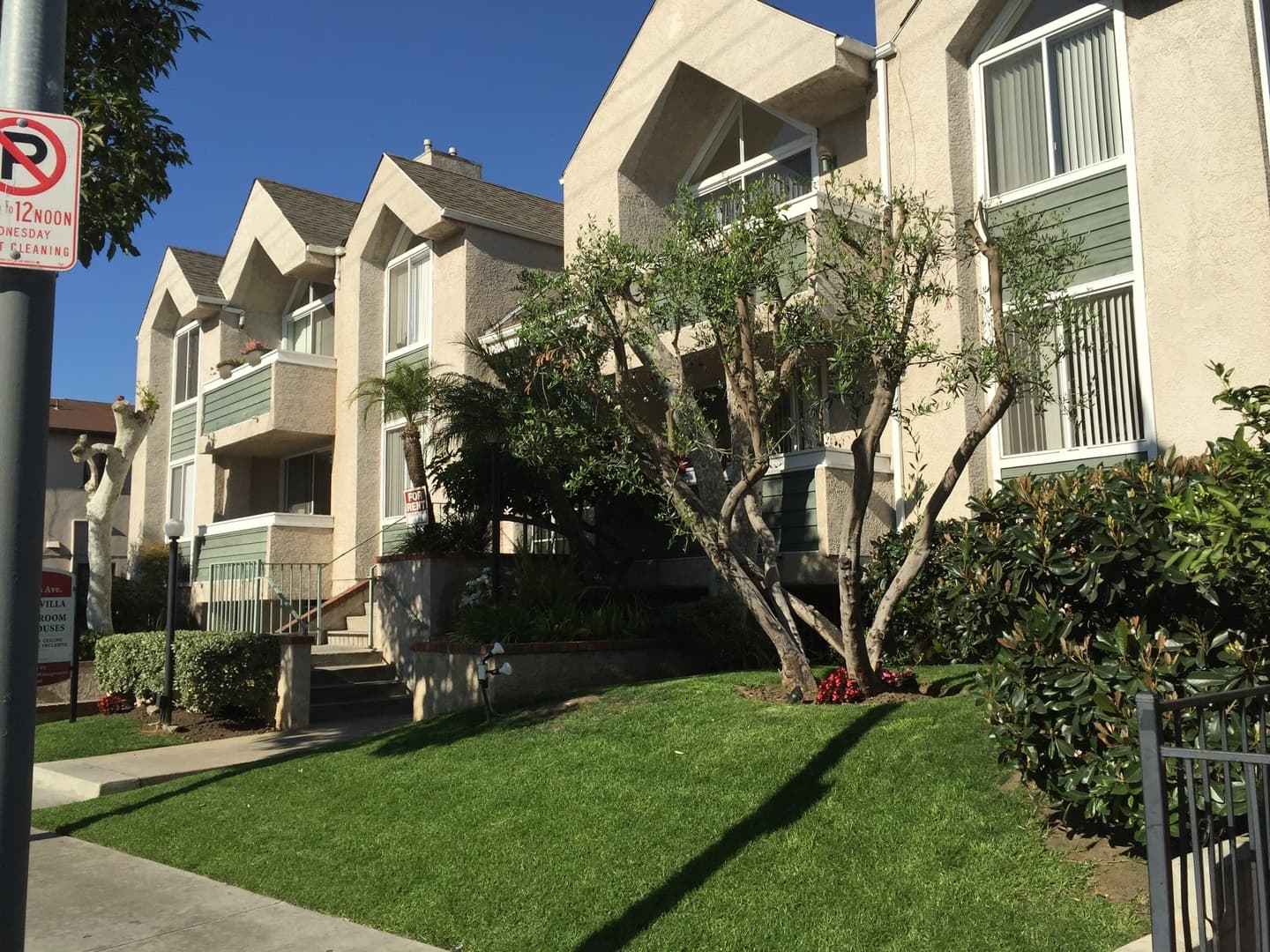 Los Angeles Apartment: 4424 South Centinela
