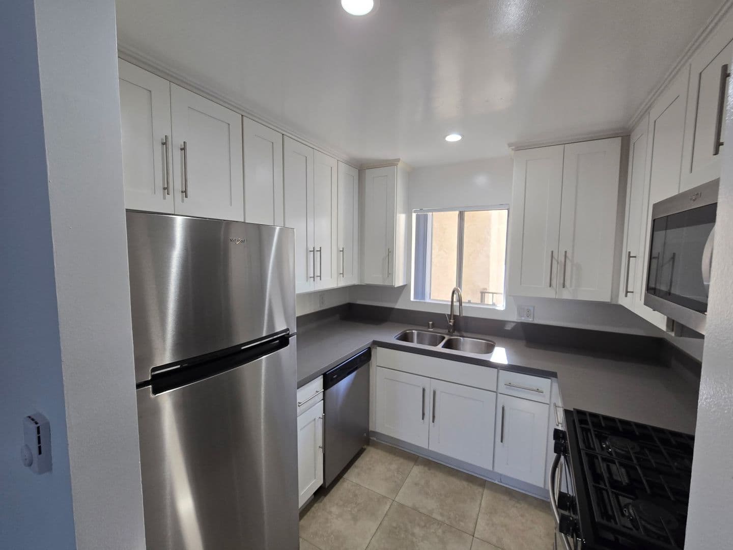 Los Angeles Apartment: 4424 South Centinela
