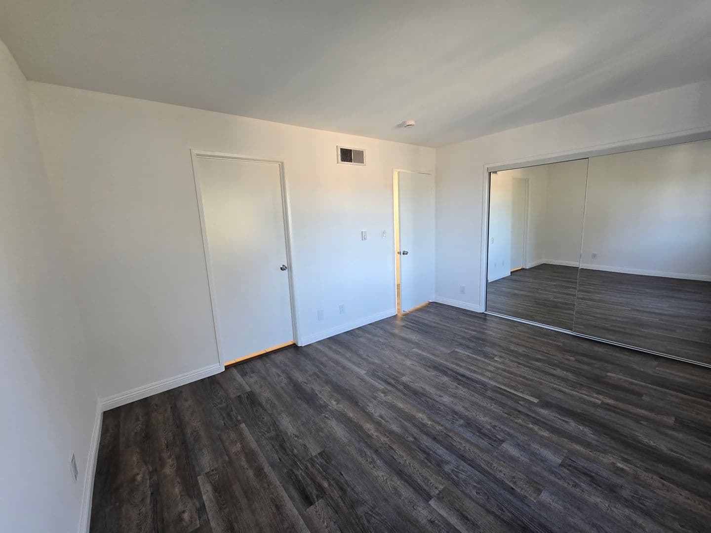 Los Angeles Apartment: 4424 South Centinela