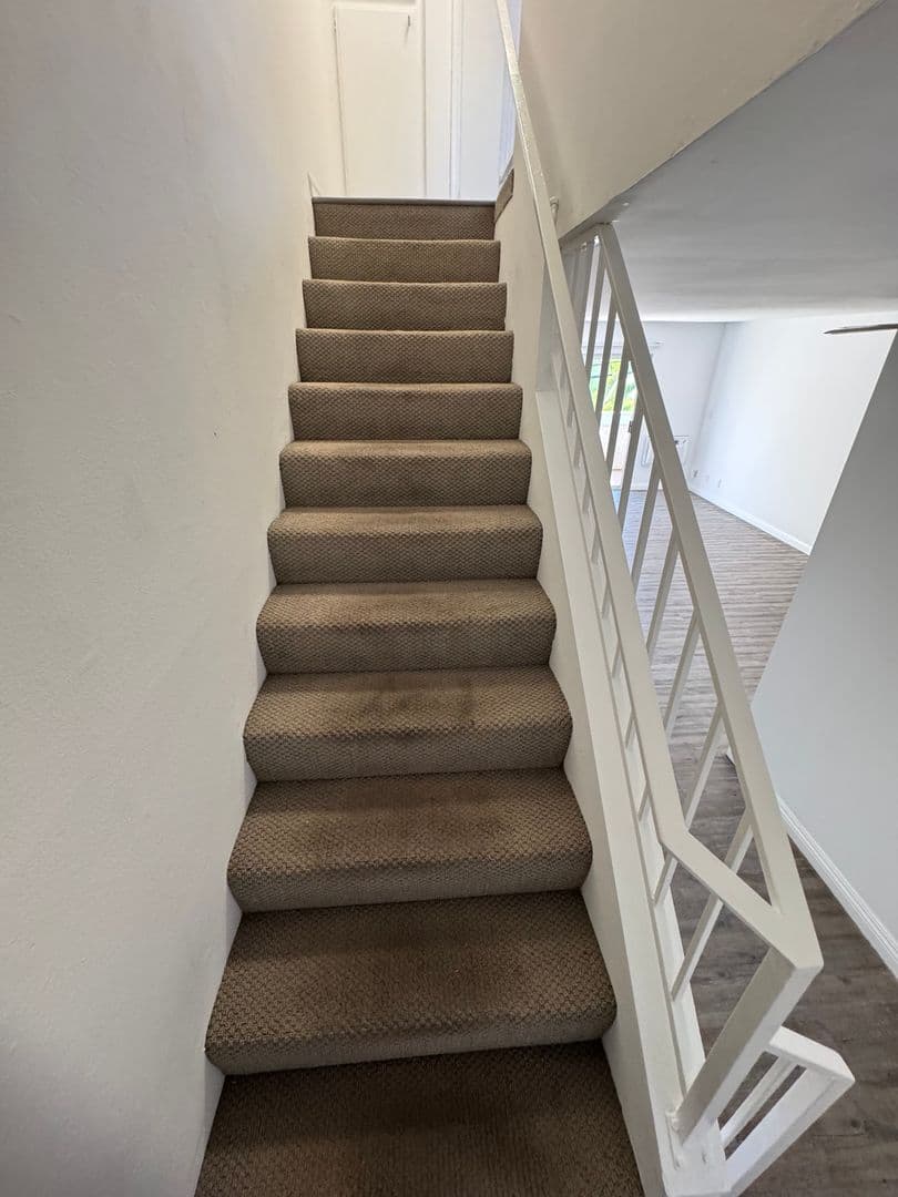 Los Angeles Apartment: 4424 South Centinela