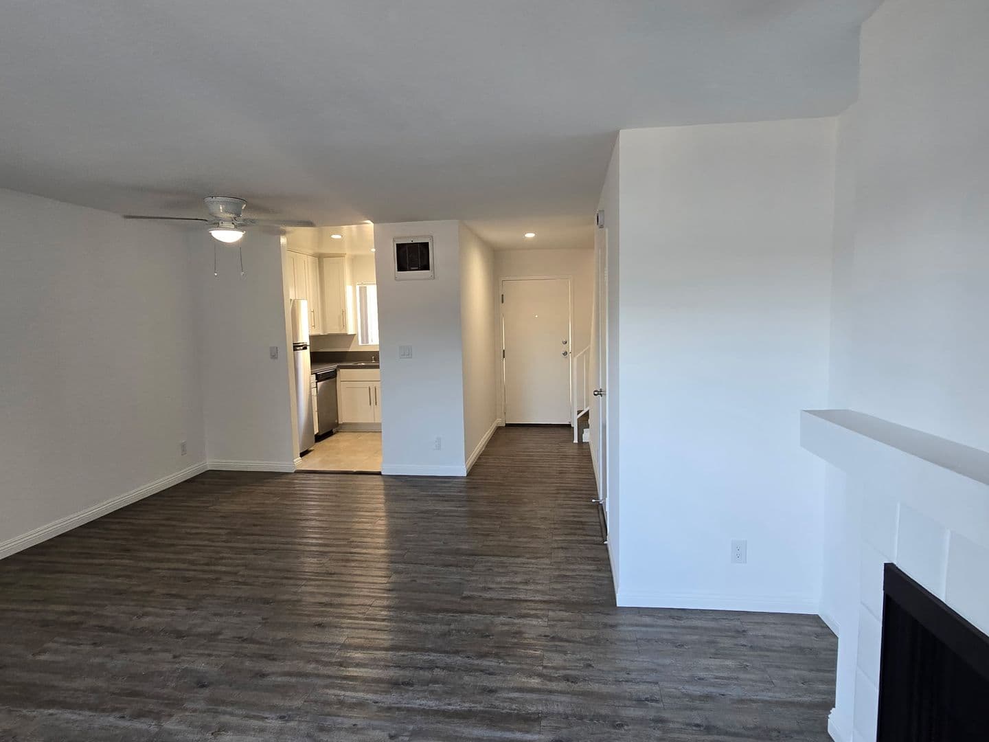 Los Angeles Apartment: 4424 South Centinela