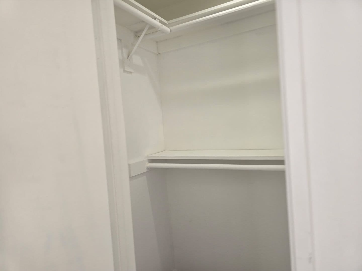 Los Angeles Apartment: 4424 South Centinela