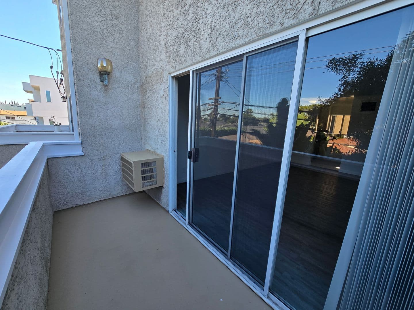 Los Angeles Apartment: 4424 South Centinela