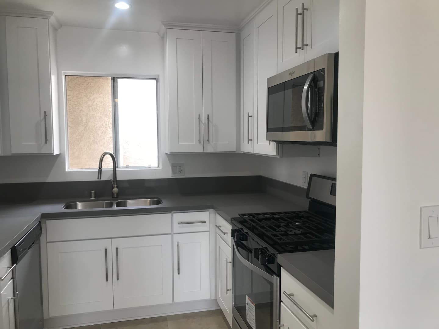 Los Angeles Apartment: 4424 South Centinela