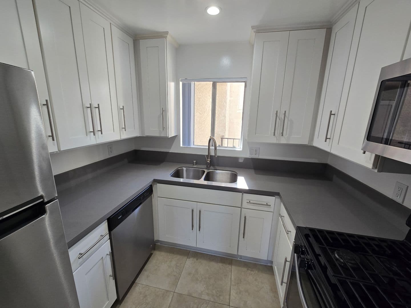 Los Angeles Apartment: 4424 South Centinela