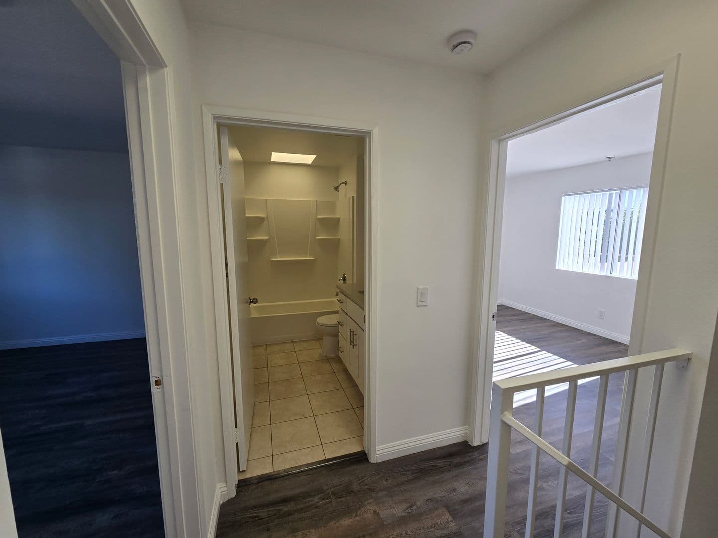 Los Angeles Apartment: 4424 South Centinela