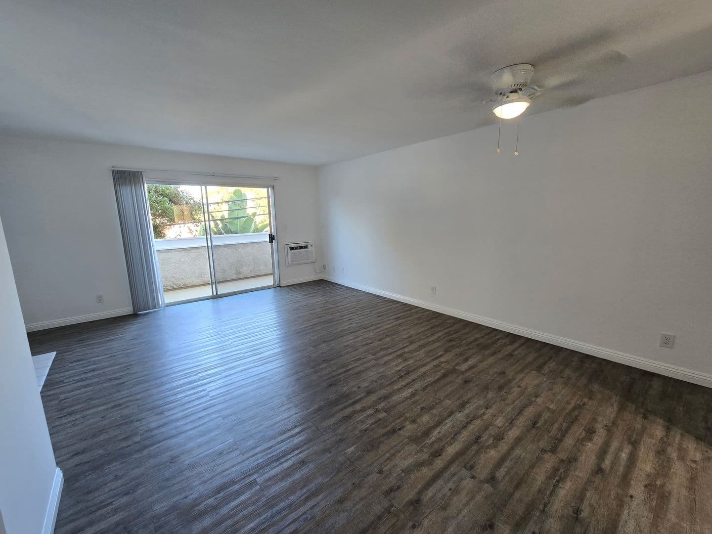 Los Angeles Apartment: 4424 South Centinela