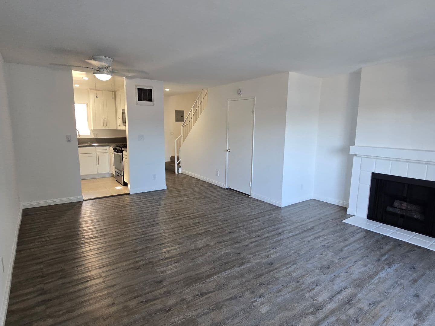 Los Angeles Apartment: 4424 South Centinela