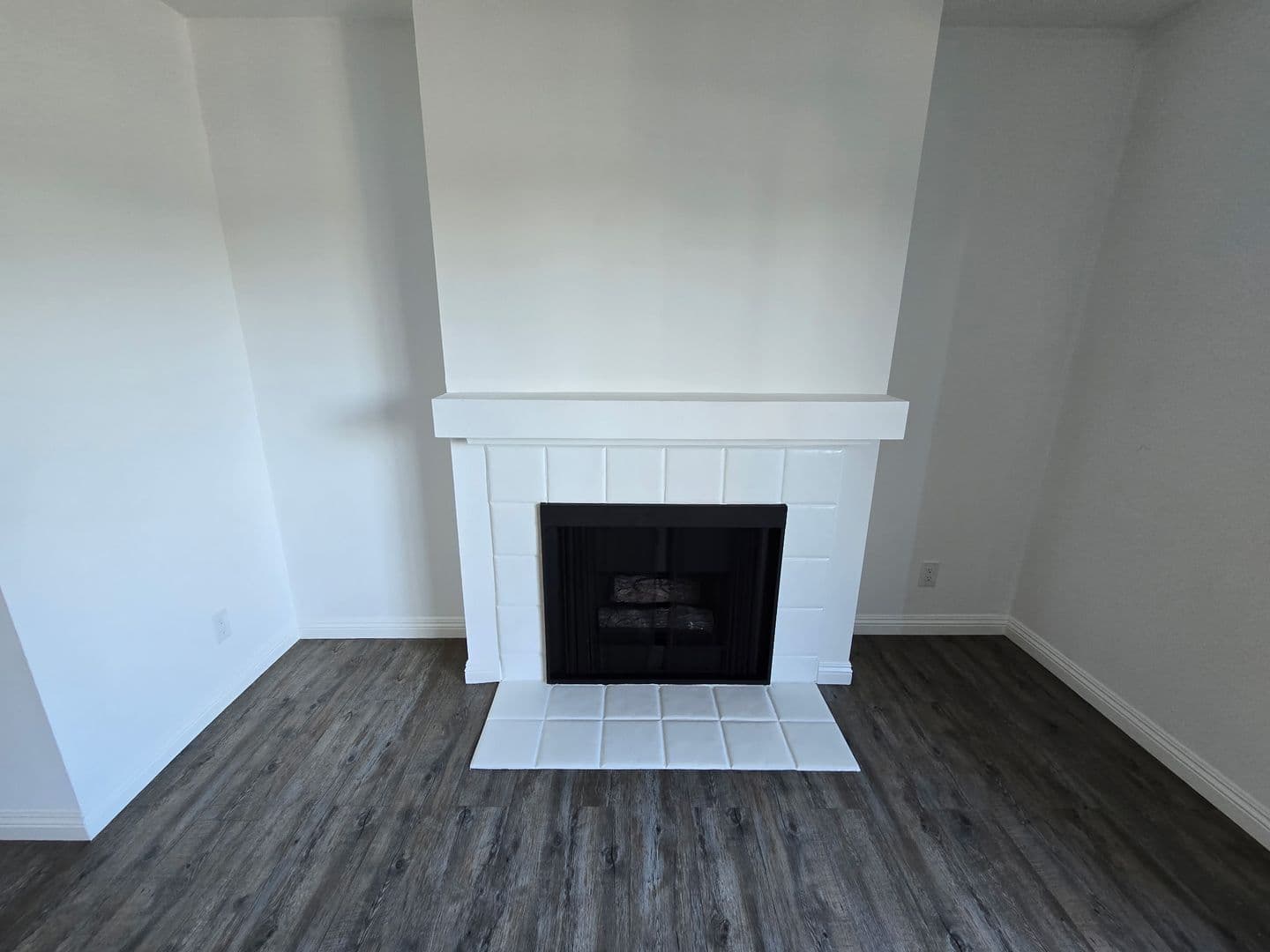 Los Angeles Apartment: 4424 South Centinela