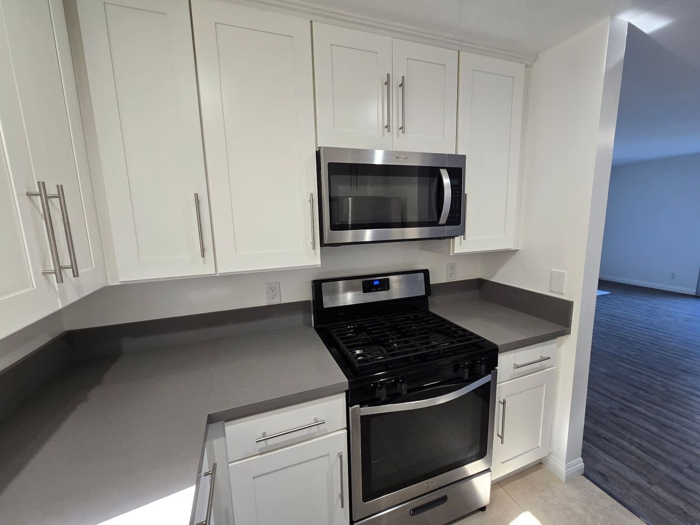 Los Angeles Apartment: 4424 South Centinela