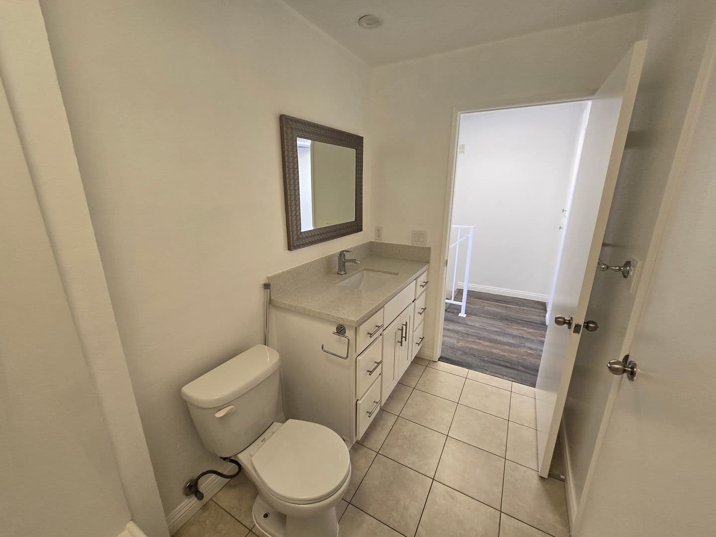 Los Angeles Apartment: 4424 South Centinela