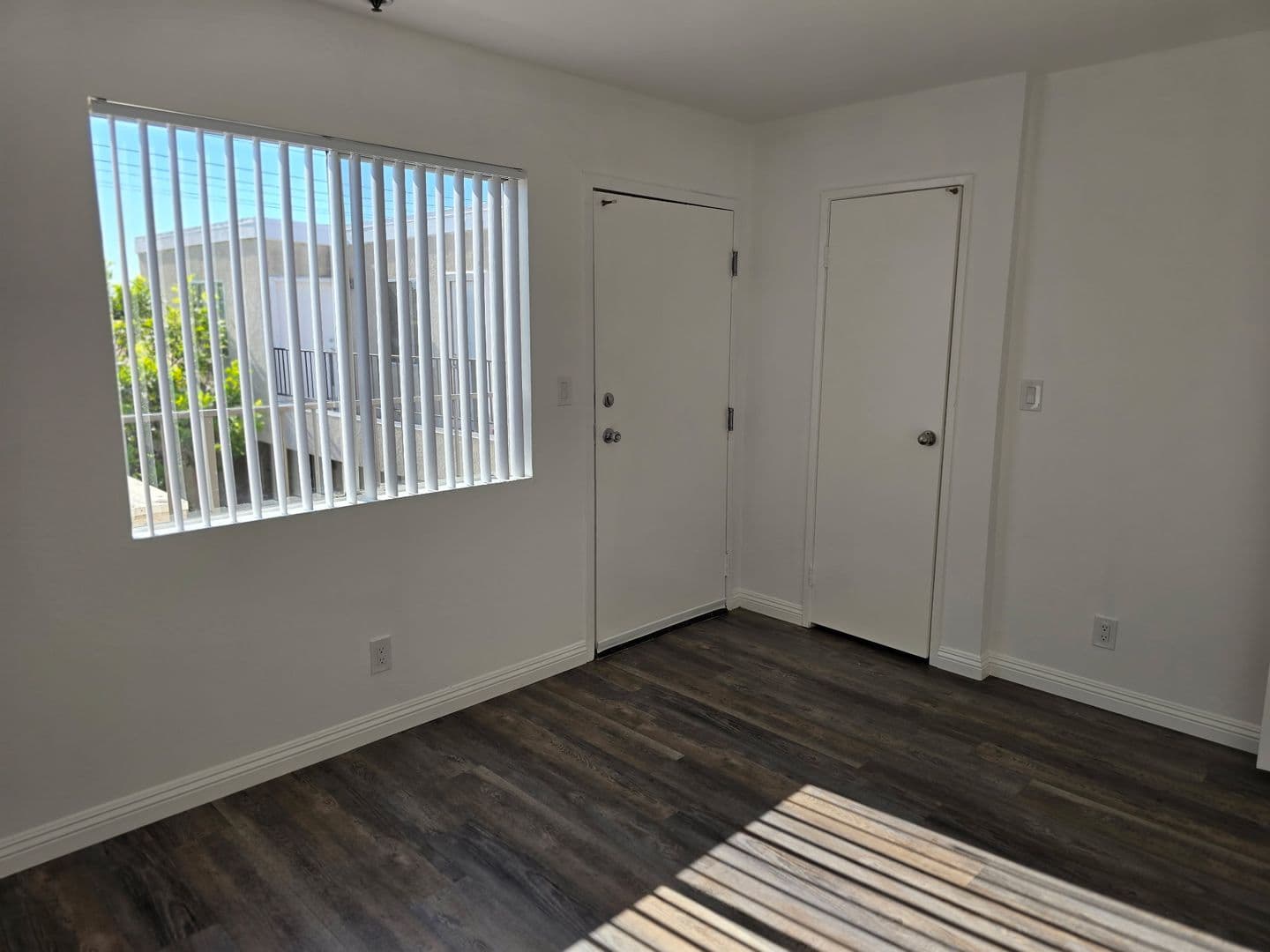 Los Angeles Apartment: 4424 South Centinela