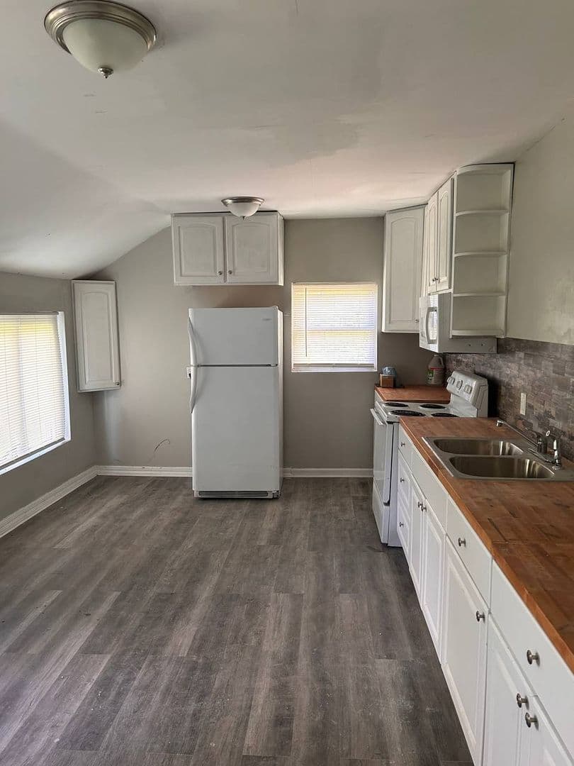 Dayton House: 8825 Meeker Rd