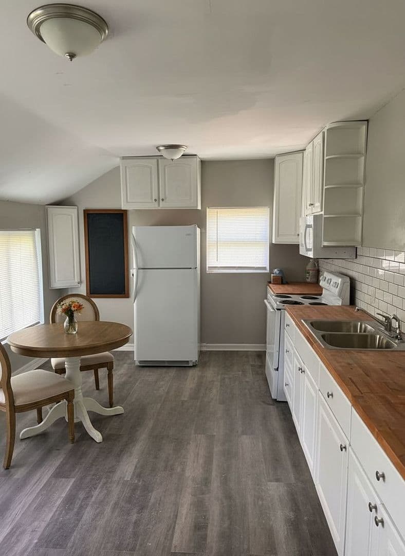 Dayton House: 8825 Meeker Rd