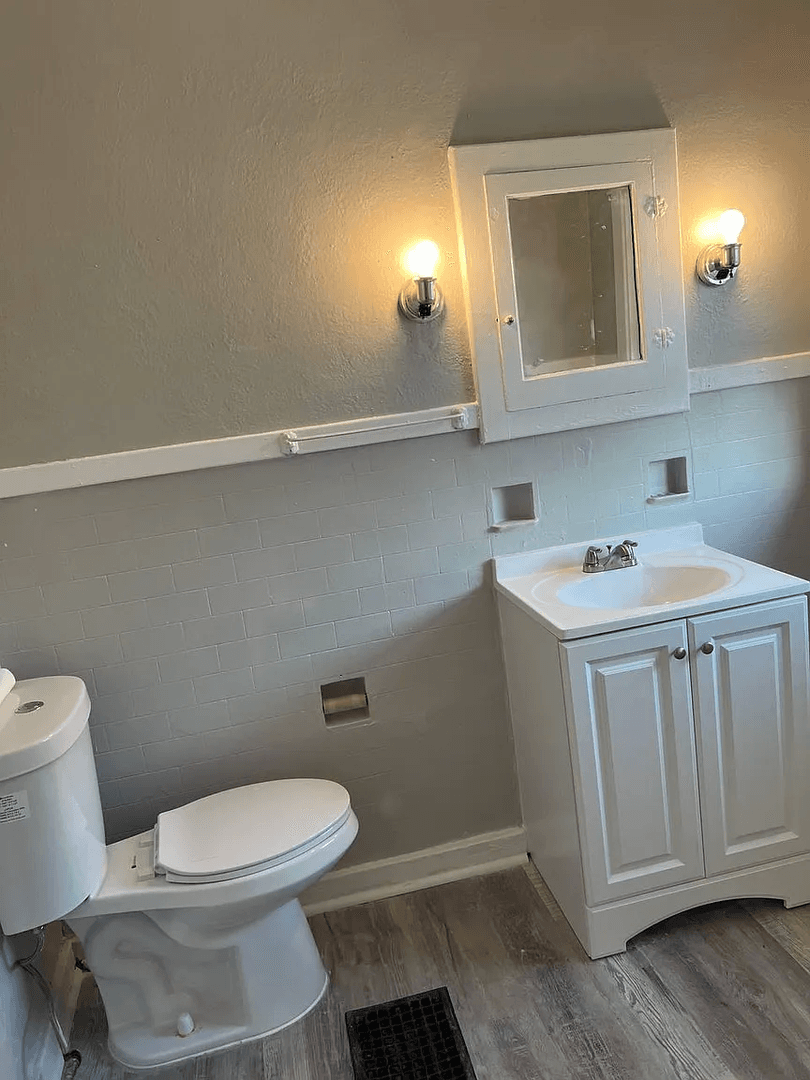 Dayton House: 1045 Philadelphia Dr